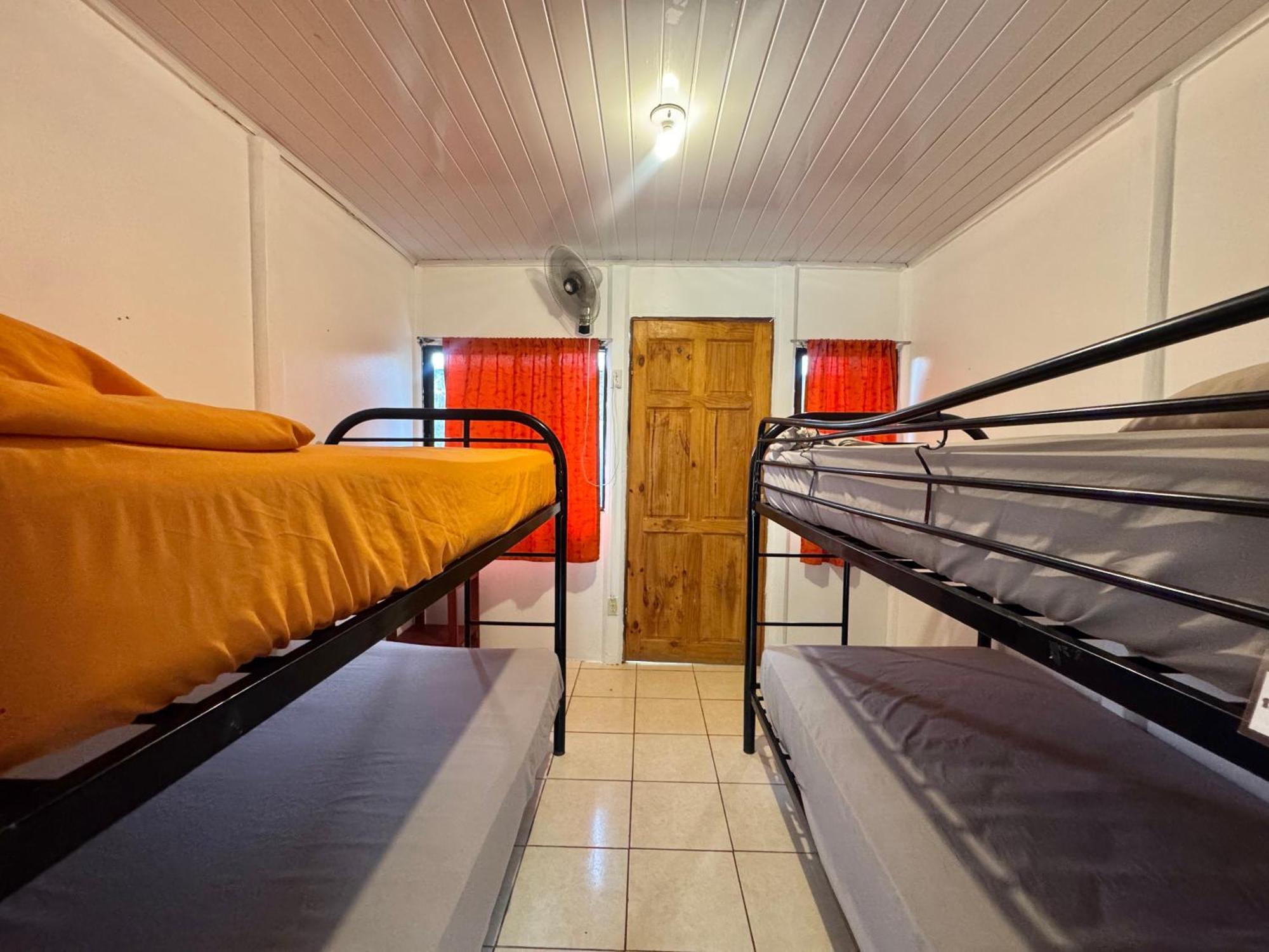 Kalunay Hostel Puerto Viejo de Talamanca Ngoại thất bức ảnh